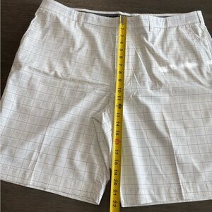 PGA Tour Men's White Grid Pattern Shorts